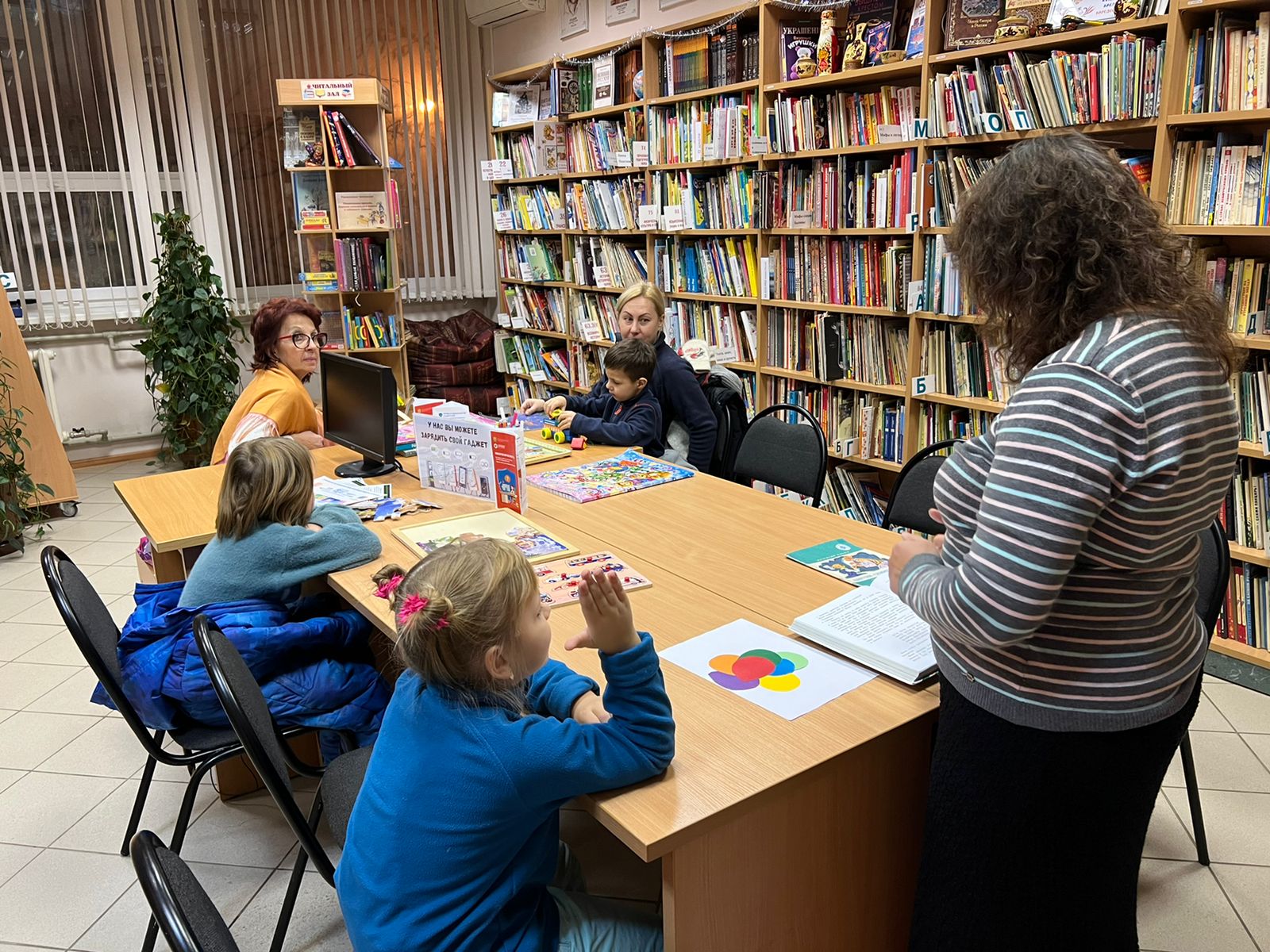 клуб чтения. гиперион книжный магазин. литературные студии и клубы по чтению. книжный клуб для детей. чтение для детей.